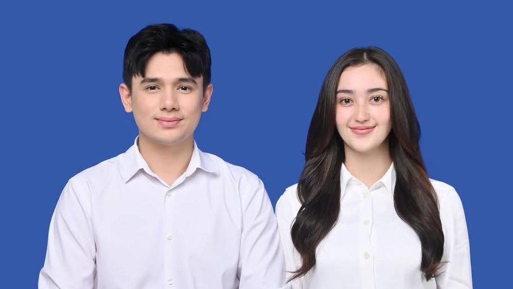 Cie... Ranty Maria dan Rayn Wijaya Foto Background Biru Jelang Nikah