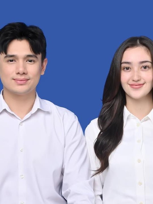 Cie... Ranty Maria dan Rayn Wijaya Foto Background Biru Jelang Nikah