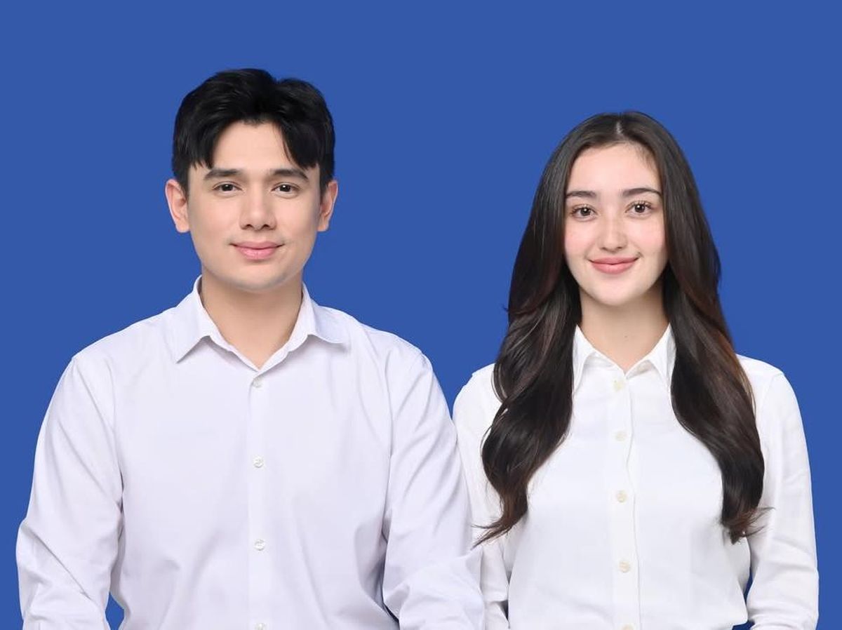 Cie... Ranty Maria dan Rayn Wijaya Foto Background Biru Jelang Nikah