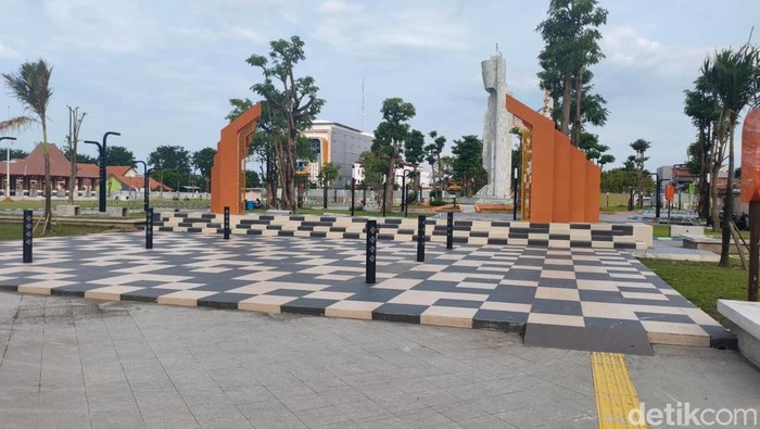 Revitalisasi Alun-alun Sidoarjo