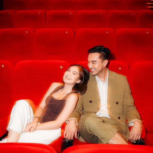 Pernikahan Ohim dan Salshabilla sendiri sebelumnya juga sempat jadi perbincangan. Salsha sempat disebut-sebut menjadi orang ketiga di balik putusnya hubungan Ohim dengan mantan kekasihnya, Paramitha, yang kala itu sudah bertunangan. Foto: Instagram/@salshabillaadr