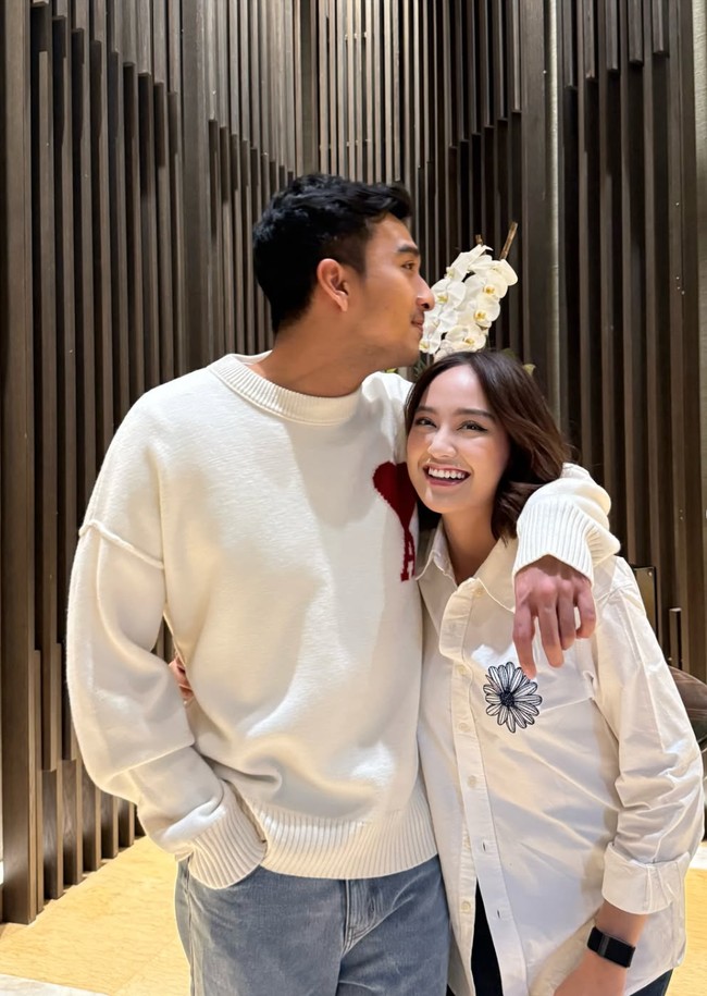 Sama-sama bekerja di bidang yang sama, keduanya juga saling dukung satu sama lain. Foto: Instagram/@salshabillaadr