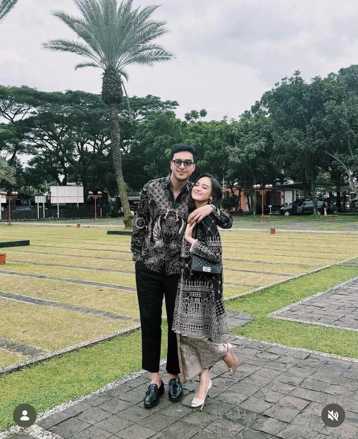 Salshabilla Adriani Kompak Makan Bareng Suami hingga Minum Matcha