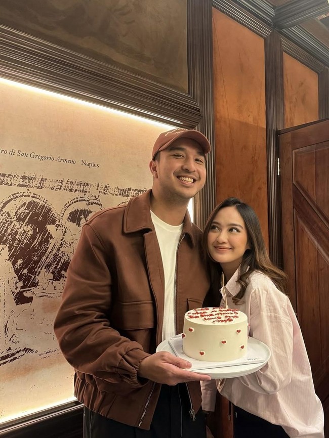 Salshabilla Adriani Kompak Makan Bareng Suami hingga Minum Matcha