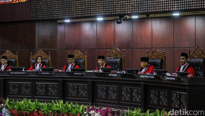 Sidang pleno penyampaian Laporan Tahunan Mahkamah Konstitusi (MK) Tahun 2025 sekaligus pembukaan Masa Persidangan Tahun 2026 digelar di Gedung Mahkamah Konstitusi, Jakarta, Rabu (7/1/2026).
