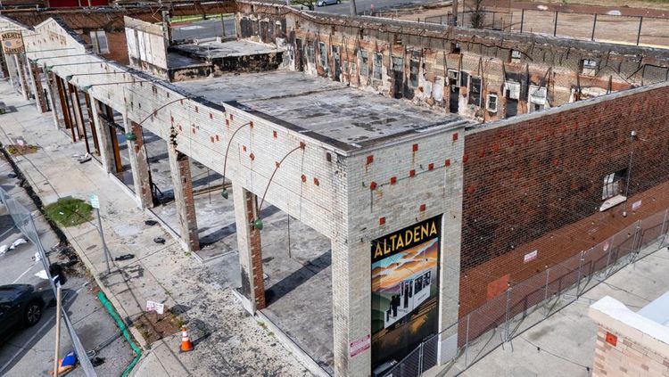 Setahun Kebakaran Eaton Berlalu, Altadena Masih Berjuang Bangkit dari Abu