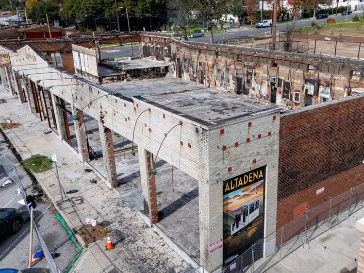 Setahun Kebakaran Eaton Berlalu, Altadena Masih Berjuang Bangkit dari Abu