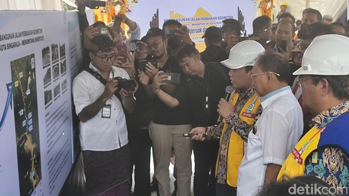 Gubernur Bali Wayan Koster saat groundbreaking, Shortcut Singaraja-Mengwitani titik 9 dan 10, di Desa Gitgit, Kecamatan Sukasada, Rabu (7/1/2026).