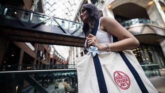 Tas Belanja Kanvas Ini Jadi Rebutan Dunia, Ada yang Dijual Rp 160 Juta