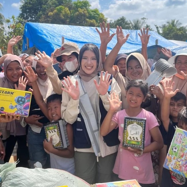 POV Tiara Andini Beri Bantuan dan Main Bareng Anak-anak Aceh Tamiang