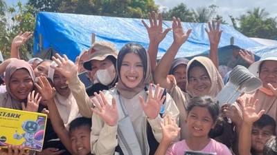 POV Tiara Andini Beri Bantuan dan Main Bareng Anak-anak Aceh Tamiang