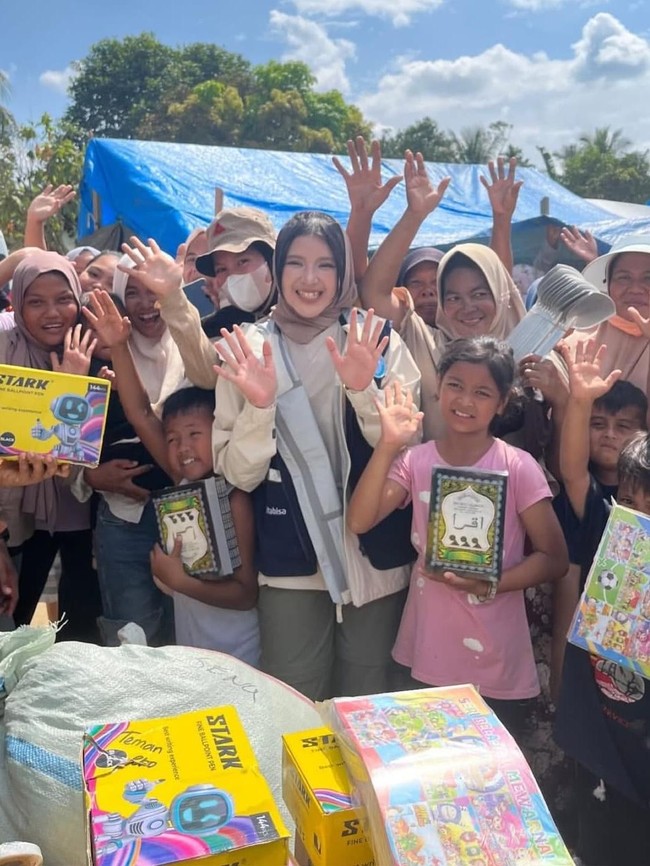 POV Tiara Andini Beri Bantuan dan Main Bareng Anak-anak Aceh Tamiang