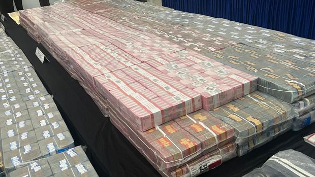 Bareskrim Polri membongkar kasus ilegal akses dan pencucian uang yang berasal dari perjudian online (judol). Bareskrim menyita tumpukan uang dan aset senilai Rp 96,7 miliar, Rabu (7/1/2026).
