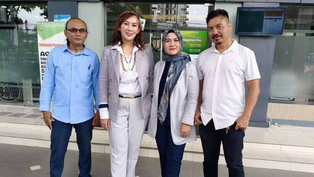 pelapor Adly Fairuz terkait wanprestasi.