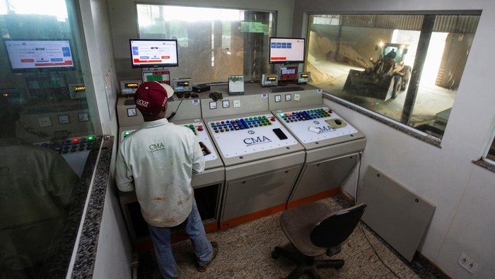 Peternakan CMA Farm di Barretos, Brasil, menerapkan sistem feedlot untuk penggemukan sapi secara intensif dan terkontrol. REUTERS/Joel Silva