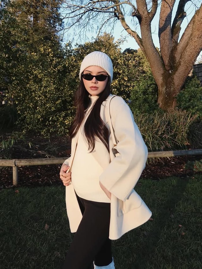 Alyssa Daguise dan Al Ghazali liburan di Inggris.