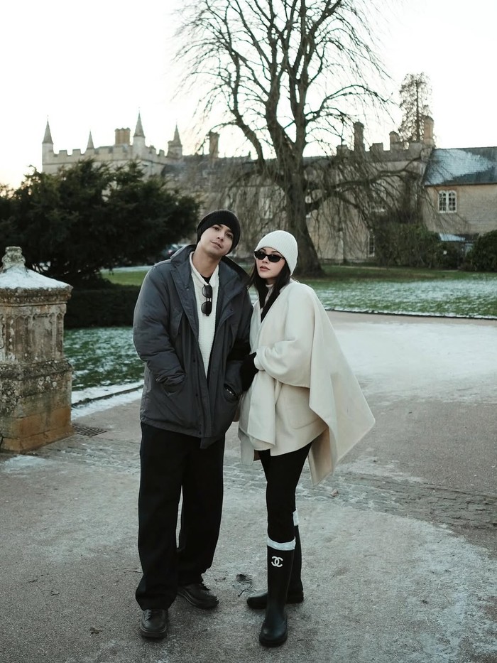 Alyssa Daguise dan Al Ghazali liburan di Inggris.