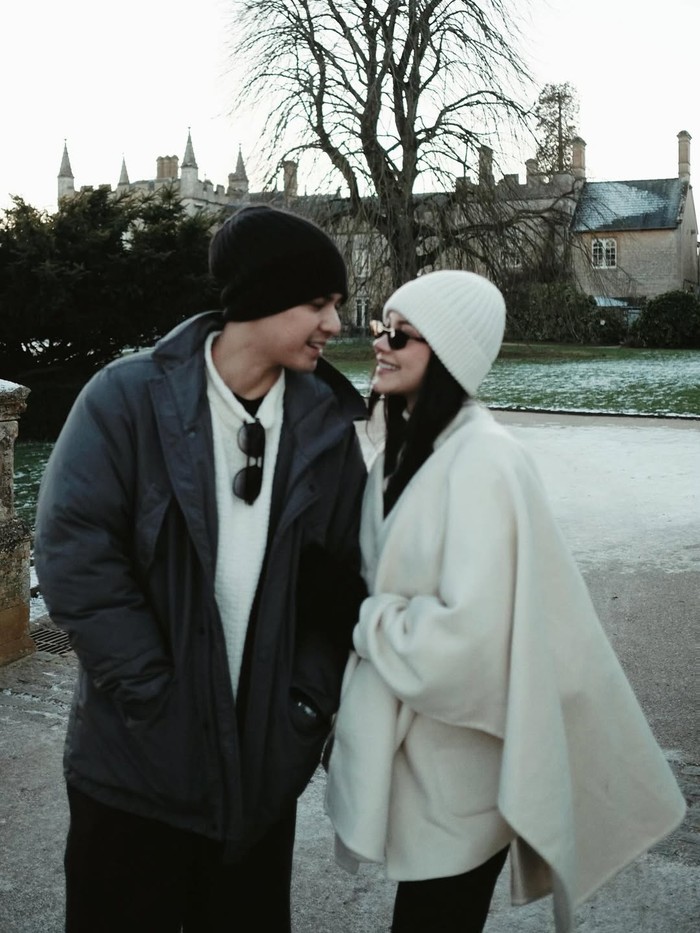 Alyssa Daguise dan Al Ghazali liburan di Inggris.