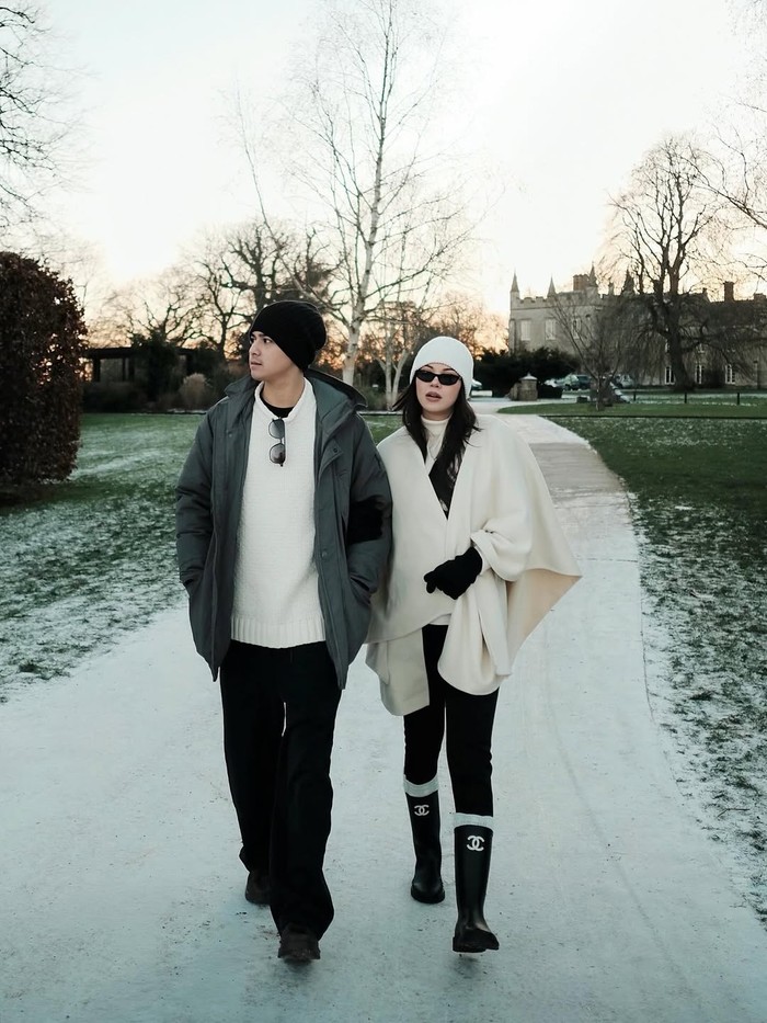 Alyssa Daguise dan Al Ghazali liburan di Inggris.