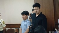 Jujur aku gak tau soal itu, aku jarang banget buka TikTok. Aku beneran gak tahu, ungkap Aditya Zoni saat ditemui di studio Rumpi, Trans TV, Jakarta Selatan, Rabu (11/3/2026). Foto: Febri/detikhot