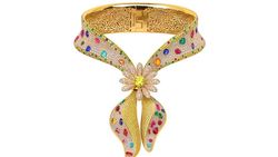 Gaya G-Dragon Pakai Bandana Mewah 209,71 Karat