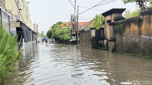Salah satu titik genangan air di kawasan Sanur, seusai hujan deras, Kamis (8/1/2026).
