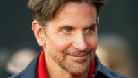 Foto: Transformasi Bradley Cooper Jadi Lebih Muda, Bikin Pangling Dikira Oplas