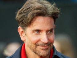 Foto: Transformasi Bradley Cooper Jadi Lebih Muda, Bikin Pangling Dikira Oplas