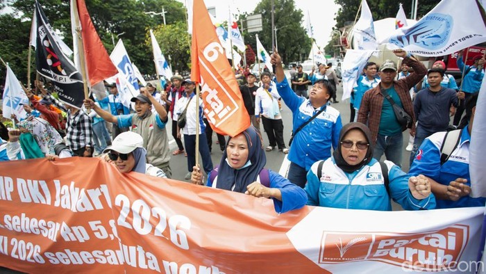 Buruh Protes ke Pramono: Jakarta Banyak Orang Kaya, Kenapa Murah Upahnya!