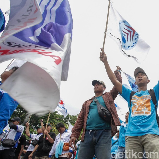Buruh Demo Tolak UMP 2026, Minta Upah Layak