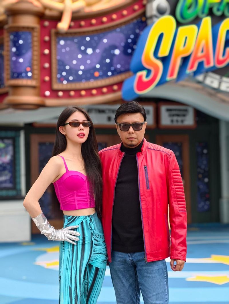 Dhiarcom dan Zoe Levana.