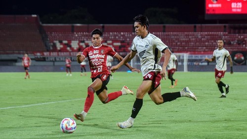 Duel Bali United Vs PSM Makassar di Stadion I Wayan Dipta, Gianyar, Bali