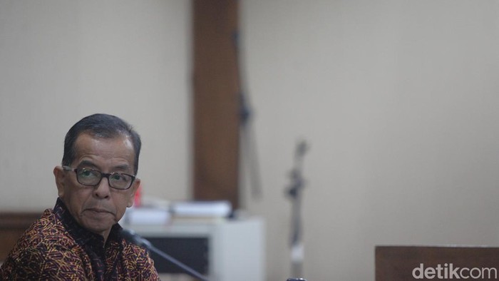 Terpidana korupsi pengadaan pesawat di Garuda Indonesia, Emirsyah Satar, mengikuti sidang peninjauan kembali (PK) di Pengadilan Tipikor pada PN Jakarta Pusat, Kamis (8/1/2026).