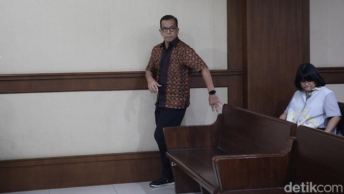 Terpidana korupsi pengadaan pesawat di Garuda Indonesia, Emirsyah Satar, mengikuti sidang peninjauan kembali (PK) di Pengadilan Tipikor pada PN Jakarta Pusat, Kamis (8/1/2026).
