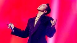 Gaya G-Dragon Pakai Bandana Mewah 209,71 Karat