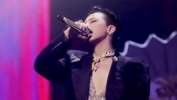 Gaya G-Dragon Pakai Bandana Mewah 209,71 Karat