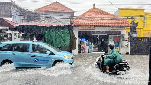 Air menggenang di Jalan Danau Tamblingan, Sanur (8/1/2026). Maria Christabel DK
