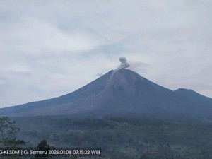 Gunung Semeru 4 Kali Erupsi, Tinggi Letusan Capai 700 Meter