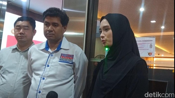 Inara Rusli Curhat Mau Damai dengan Wardatina Mawa, tapi Komunikasi Buntu