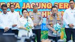 Momen Kapolri-Titiek Soeharto Hadiri Panen Raya Jagung Serentak di Bekasi