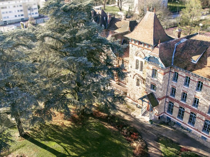 Kampus Sciences Po Saint-Germain-en-Laye di Prancis