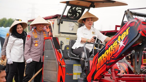 Momen Kapolri-Titiek Soeharto Hadiri Panen Raya Jagung Serentak di Bekasi