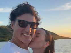 Katy Perry Pamer Liburan Tahun Baru Bareng Justin Trudeau, Beri Kecupan Manis