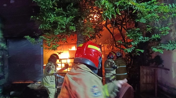 Rumah di Simogunung Surabaya Terbakar, 6 Penghuni Terluka