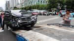Kecelakaan Mobil Pribadi di Thamrin, Bagian Depan Ringsek