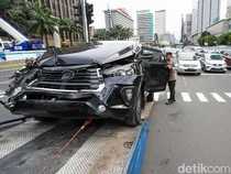 Kecelakaan Mobil Pribadi di Thamrin, Bagian Depan Ringsek