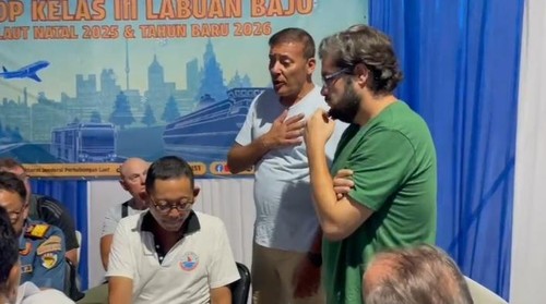 Dua keluarga korban mohon perpanjangan dalam rapat evaluasi Tim SAR gabungan, Rabu (7/1/2025).(tangkapan layar video Basarnas Maumere)