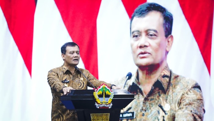 Kepala BKN Zudan Arif Fakrulloh dan Gubernur Jateng Ahmad Luthfi dalam acara Penandatanganan Komitmen Pembangunan dan Penerapan Manajemen Talenta bagi seluruh PPK Provinsi dan Kabupaten/Kota se-Jateng di Semarang,Kamis (8/1/2026).