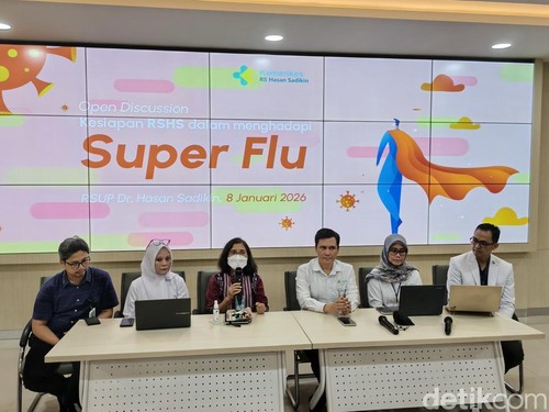 Konferensi pers penanganan kasus super flu di RSHS Bandung.