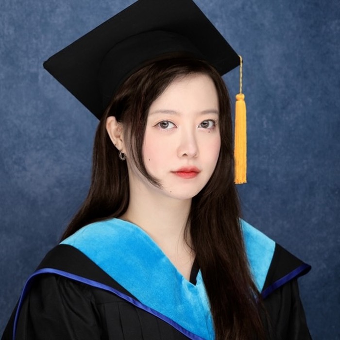 Koo Hye Sun menyelesaikan studi magister di KAIST.